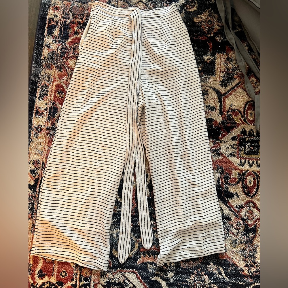 Striped pants with pockets and waist tie. Super comfortable